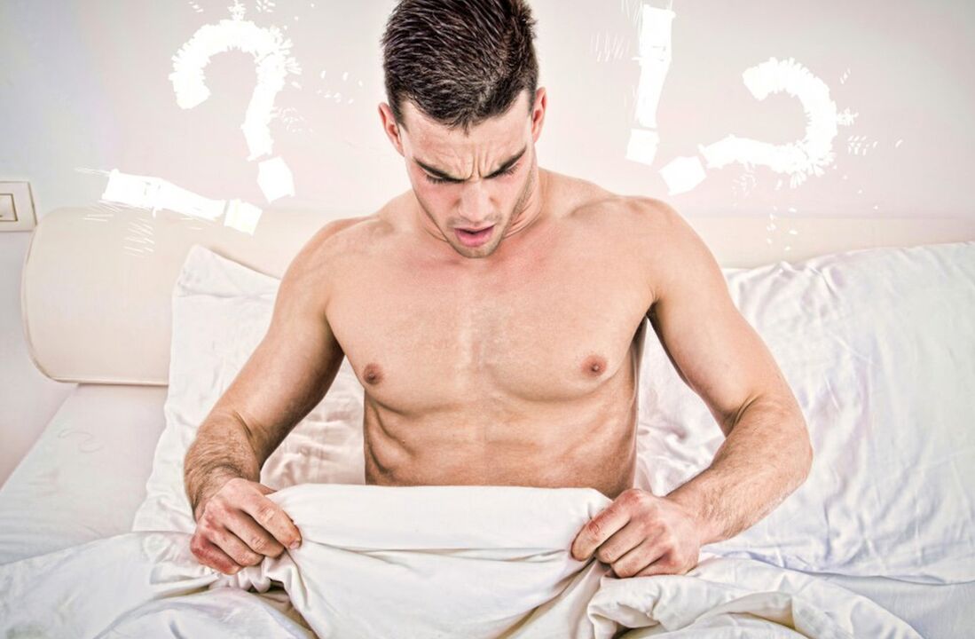 Un homme n'est pas satisfait de la taille de son pénis